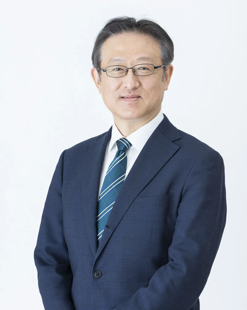 中学高校校長<br data-eio=